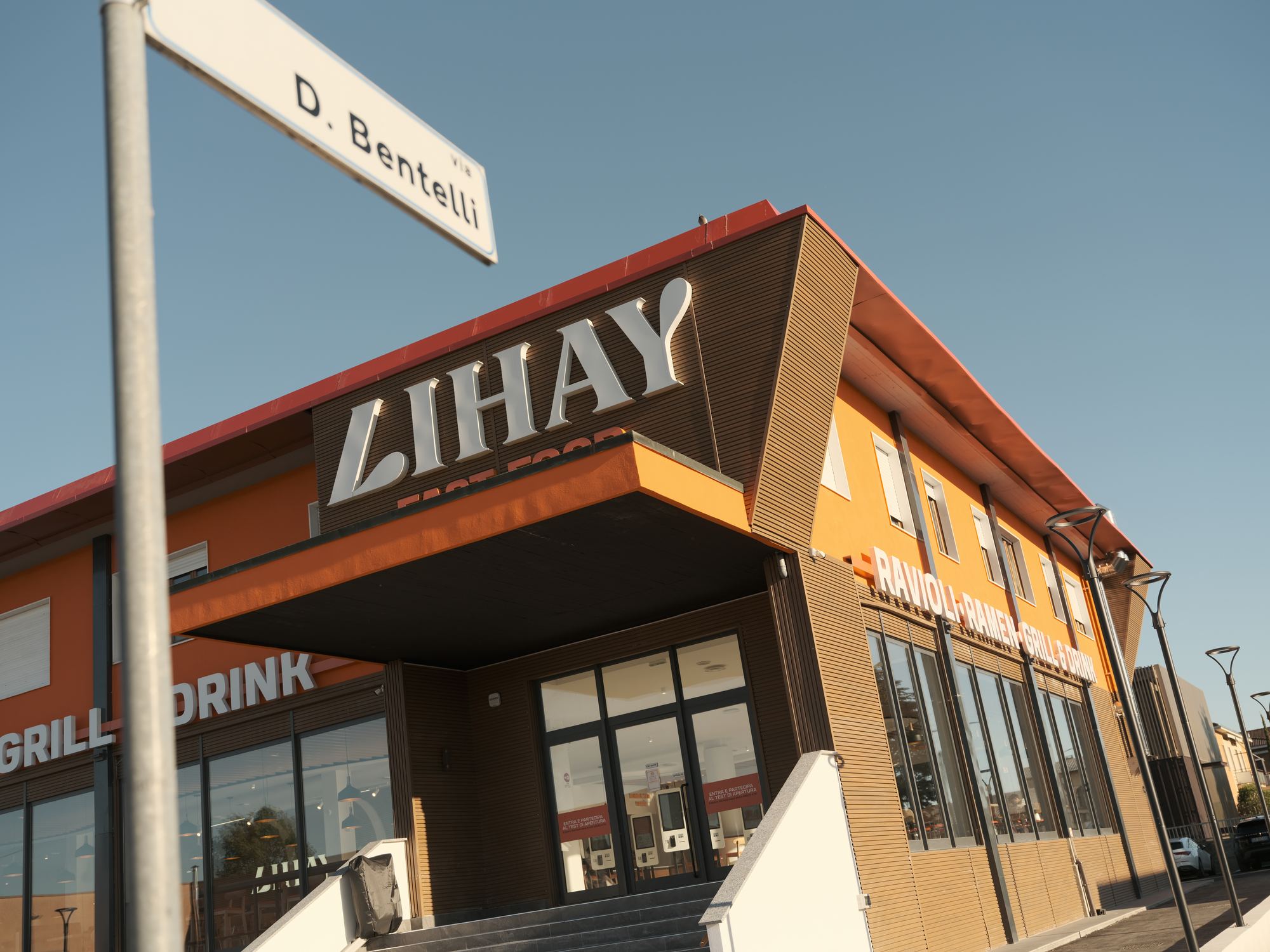 Esterno di LIHAY RistoHouse Asian Fast Food in Via Bentelli, Piacenza